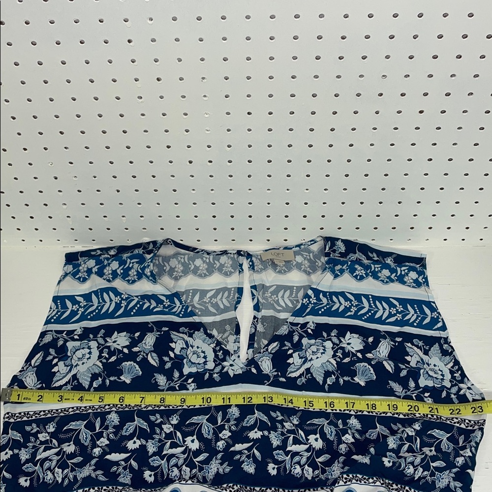 LOFT Blue Floral Jumpsuit with Elastic waist and side pockets. Size Large - Picture 8 of 11